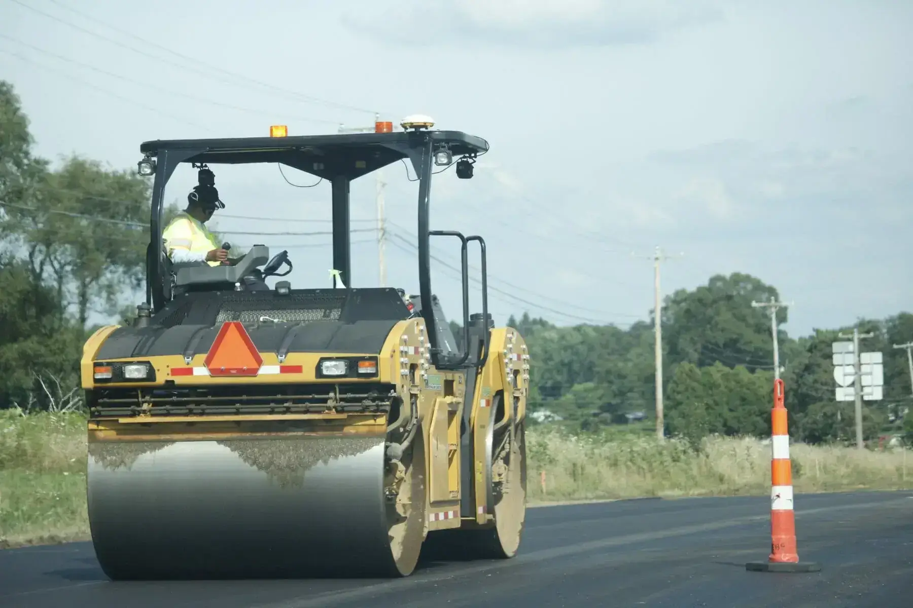 Asphalt Paving - smoothing out asphalt